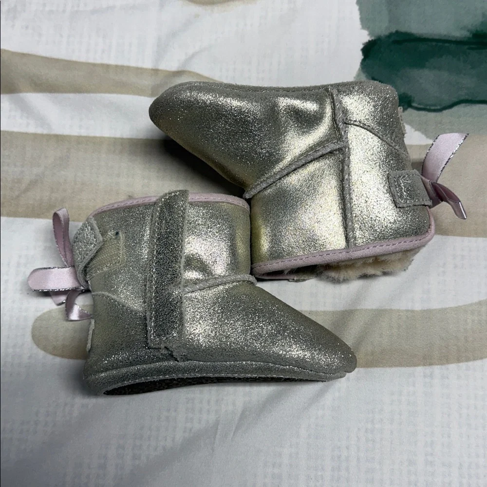 UGG Jesse Bow II metallic booties for babies girls size 2/3